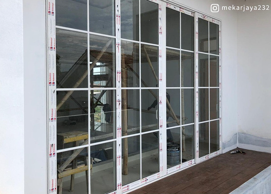 Pemasangan Pintu dan Jendela Aluminium Dengan Kaca